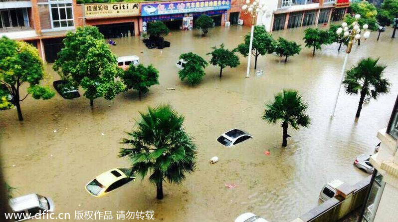 Rain wreaks havoc in SW China city