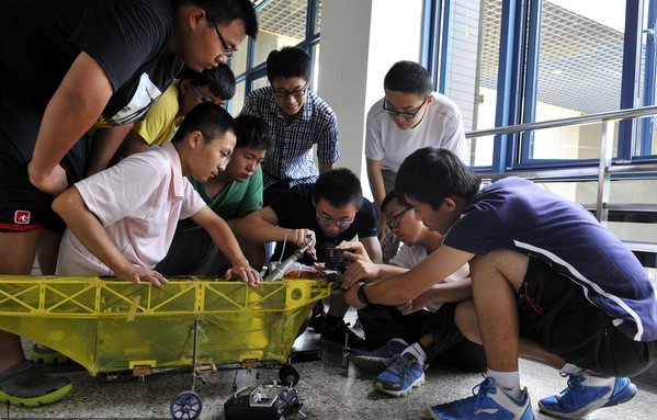 Aeromodelling enthusiasts spend summer at school