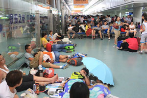 Shanghai travel chaos as flights delayed