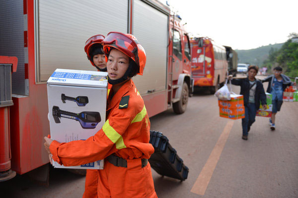 First female quake rescue team arrives at epicenter