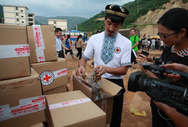 Xinjiang nut cake feeds quake zone