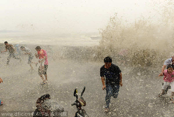 Qiantang river tide drenches spectators