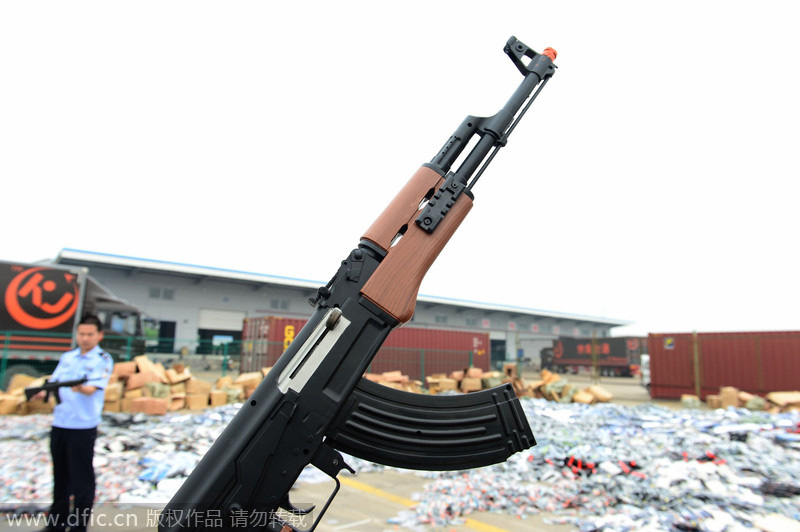 More than 70,000 imitation guns were destroyed in Jinhua