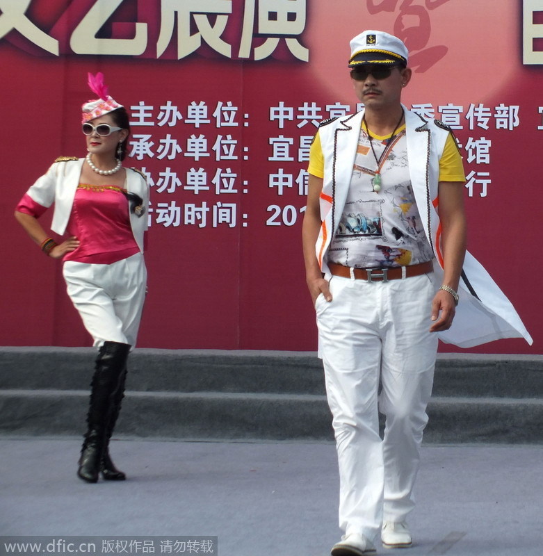 Elderly models add spice to Chongyang Festival