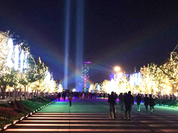 Beijing Olympic Park lights up for 2014 APEC