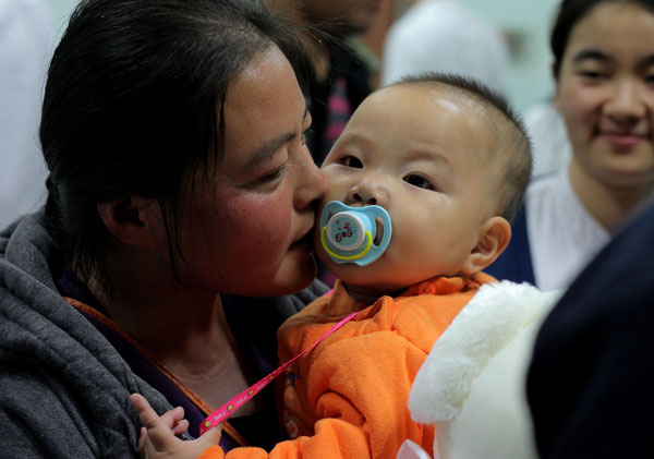 Baby leaves hospital after taking out 16 needles