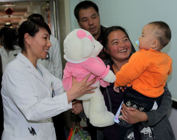 Baby leaves hospital after taking out 16 needles