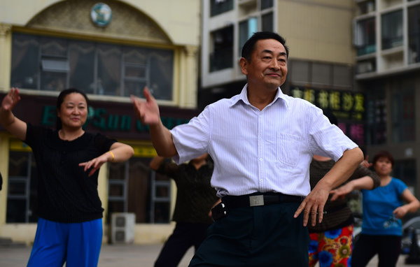 Middle-aged men join in square dancing trend