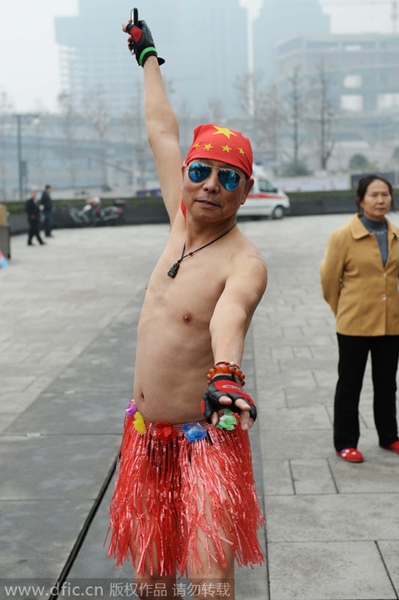 Runners welcome winter solstice in underwear