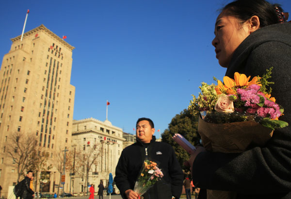 Crowds mourn stampede victims