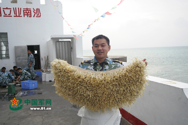 A bite of Nansha: New Year feast for soldiers on islands