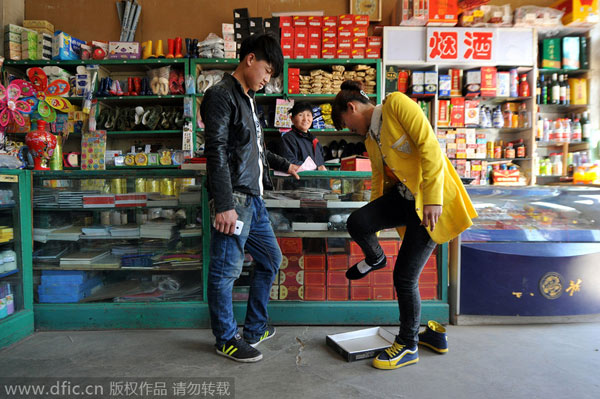 Now and then: Shopping through the ages in China