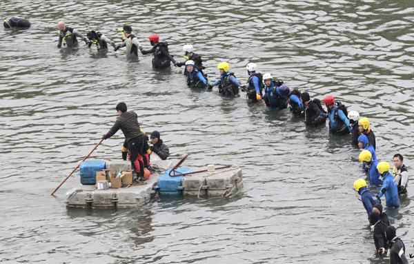 Search continues for 3 missing in TransAsia crash