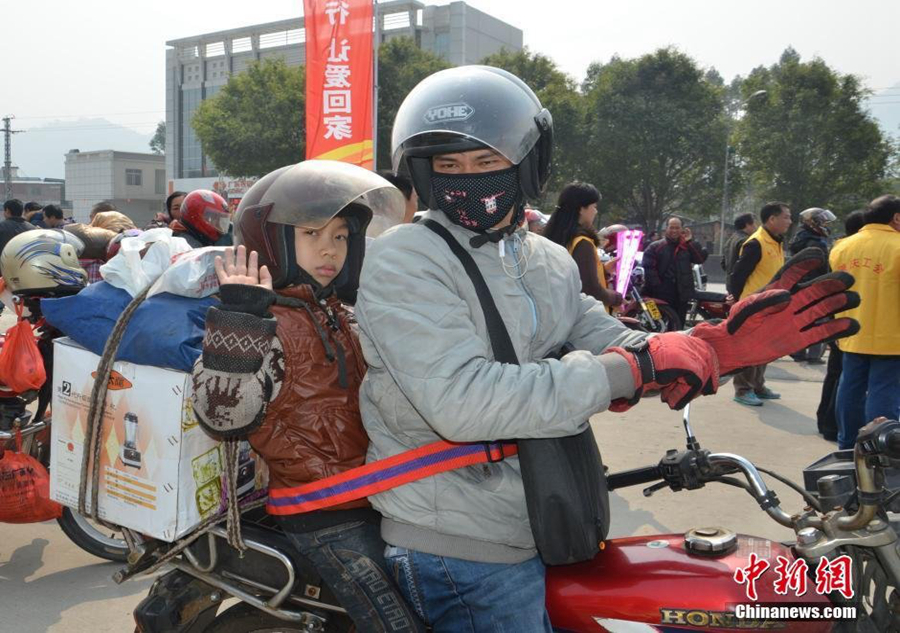 A homeward bound motor 'gang'