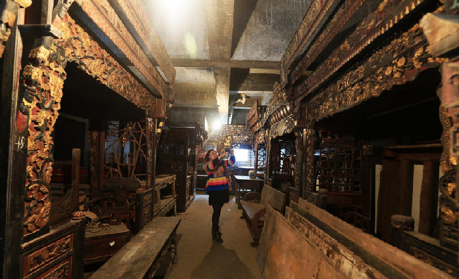 Man collects 150 Ming-and-Qing-dynasty beds