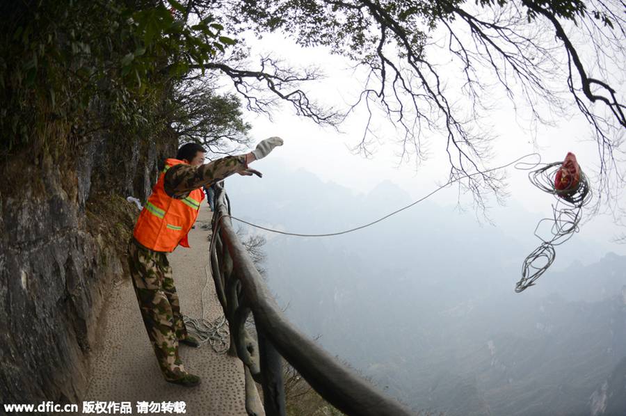 'Spider-men' janitors clean up mountain