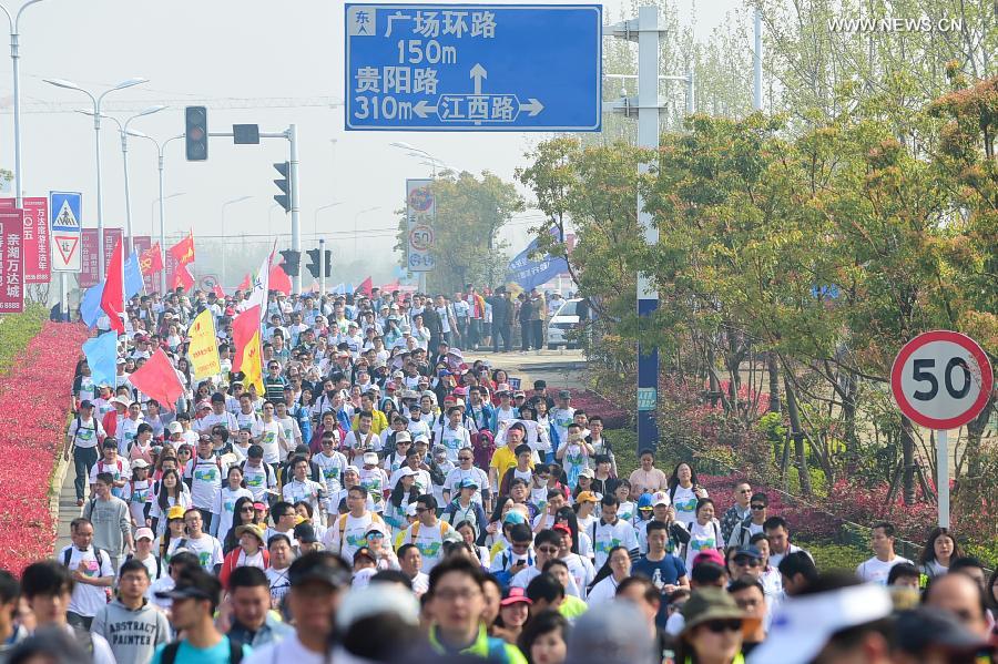 Tens of thousands take part in spring walking convention