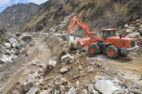 Rescue teams work in quake-hit Tibet