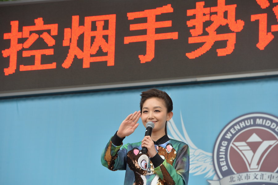 Students demonstrate new official anti-smoking gestures