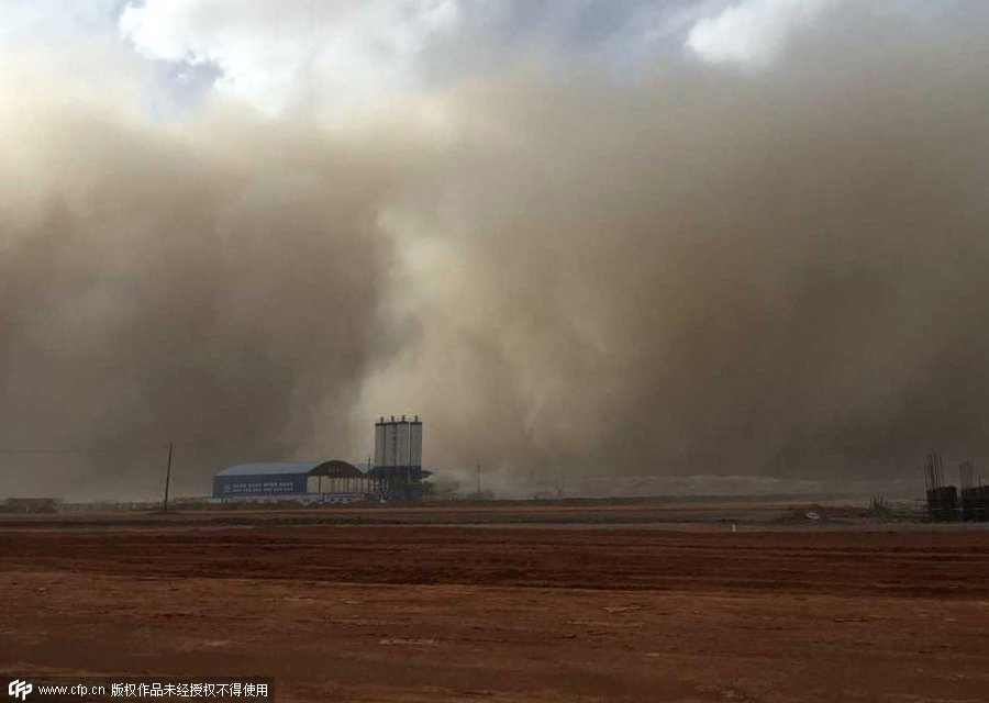 Sandstorm engulfs Inner Mongolia