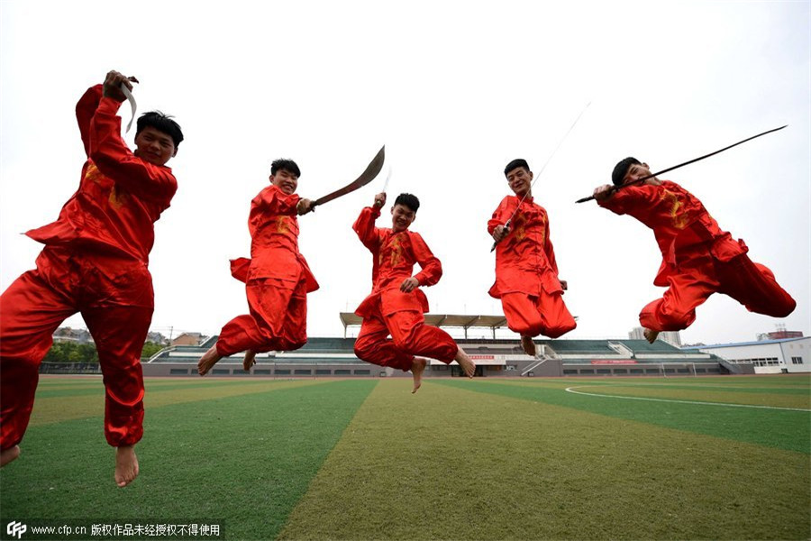 Creativity marks graduation photos