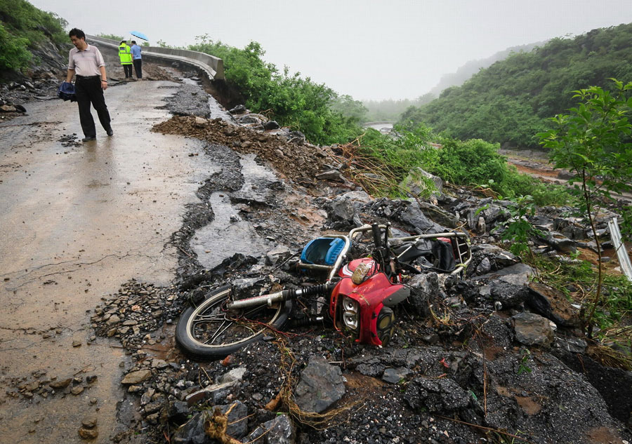 Heavy rain hits southwestern China