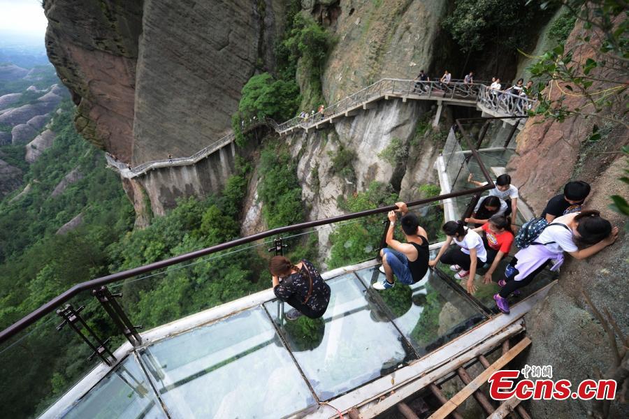 Play a melody while walking on musical cliff road