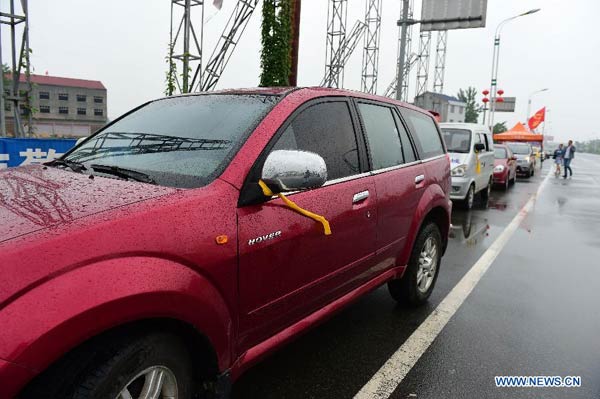 Local drivers join Yangtze rescue