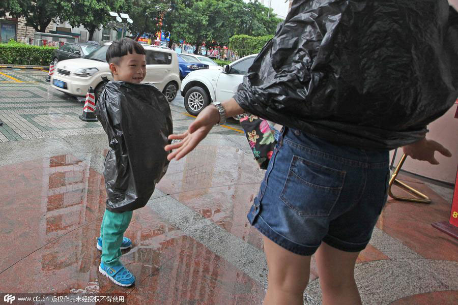 Rainfall lashes S China's Guangdong province