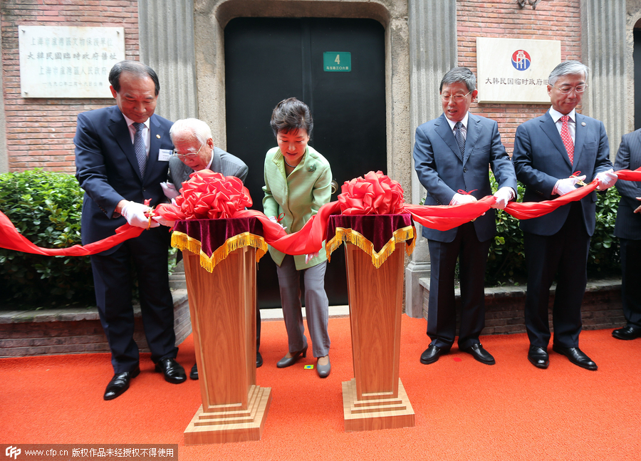 Park visits Shanghai site of Korea's exiled provisional government
