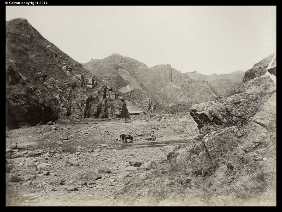 Late Qing dynasty Peking in the lens of a foreign photographer