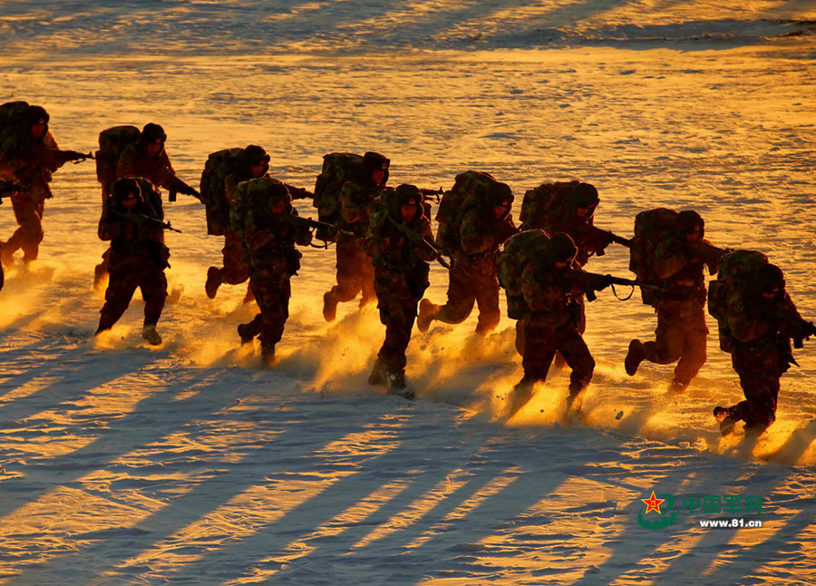 PLA soldiers brave blizzard in NE China