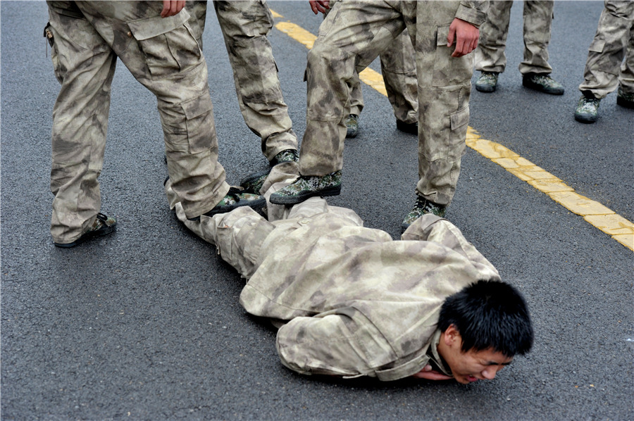 Future bodyguards undergo brutal training in Beijing