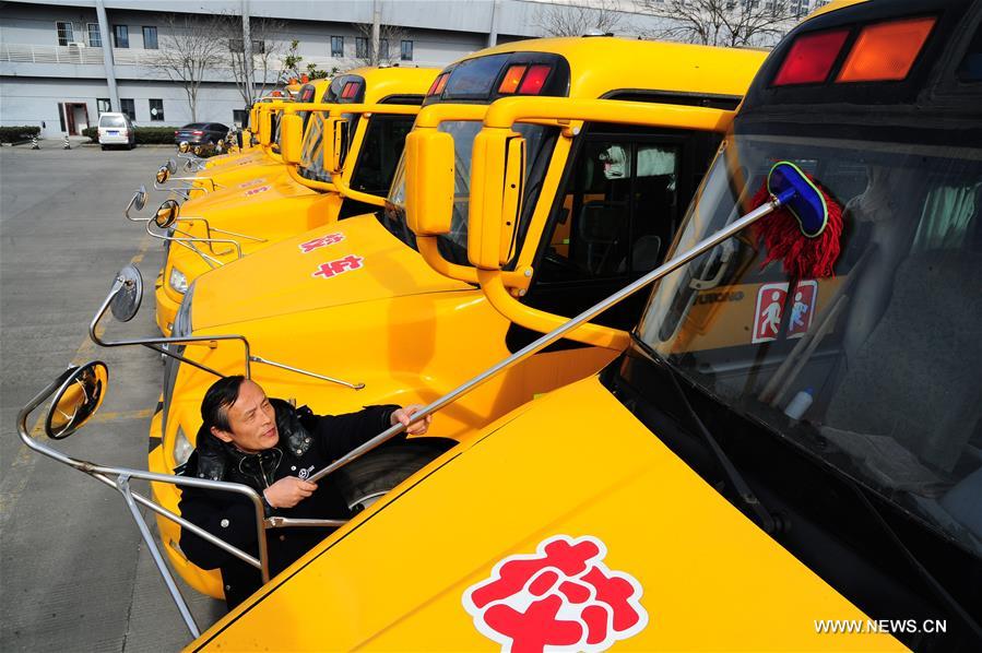 China starts safety check for school buses as new semester draws near