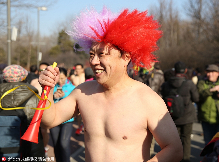 Runners take part in Beijing 'naked run'