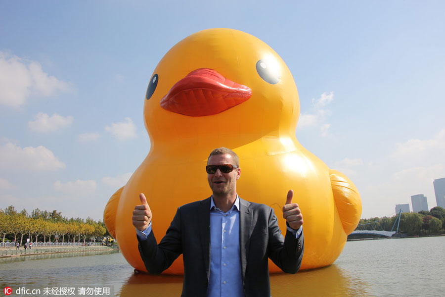 Giant pink 'Floating Fish' displayed in E China