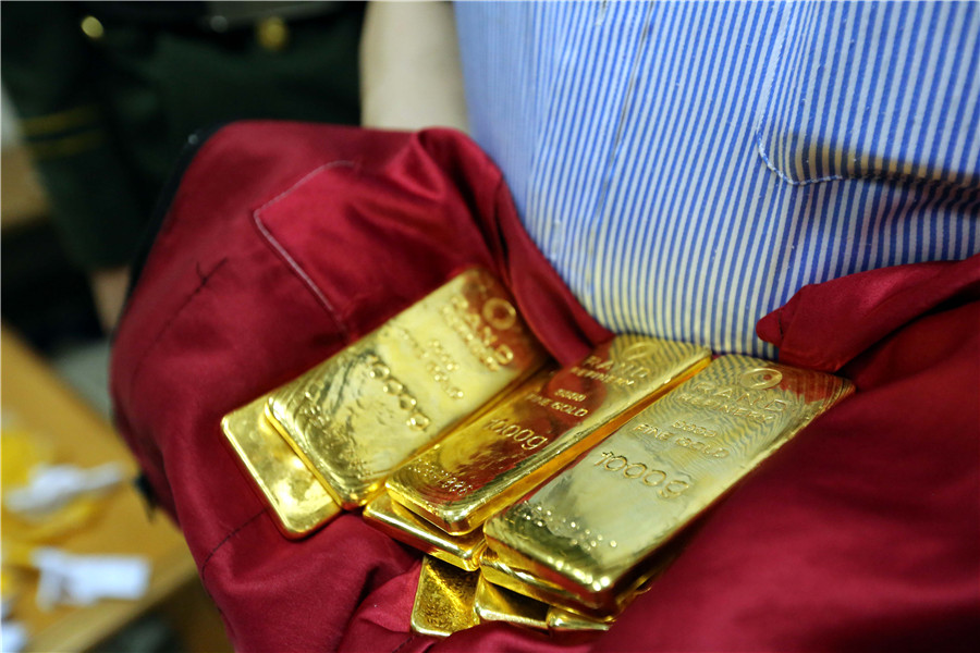 Smuggler caught with 10kg of gold in jacket