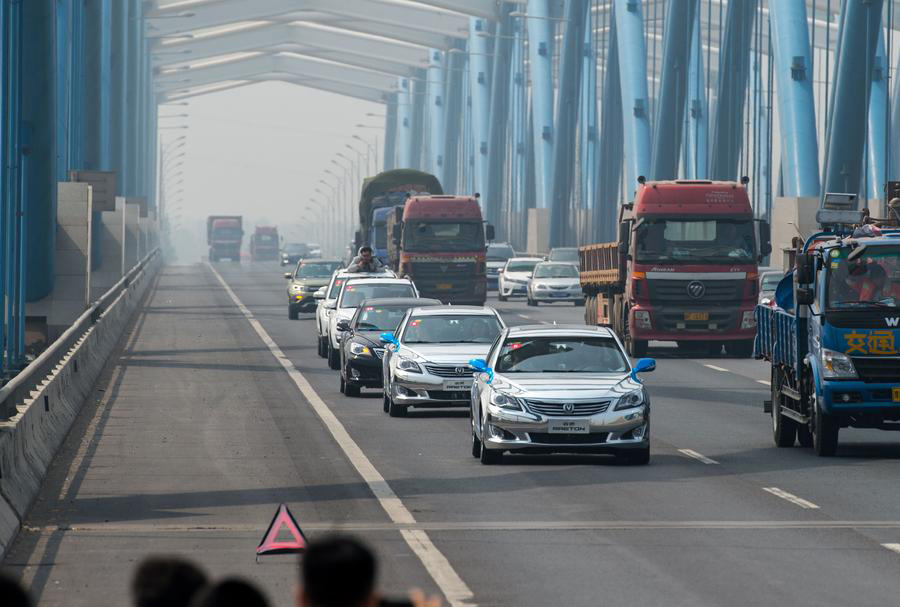 Chinese driverless cars finish long-distance road test