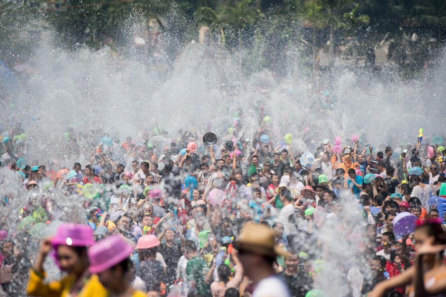 Water-sprinkling festival celebrated in SW China's Yunnan