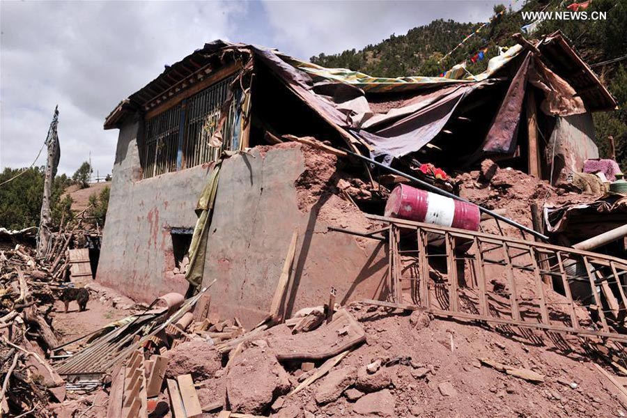 Tibetan village rebuilds after quake