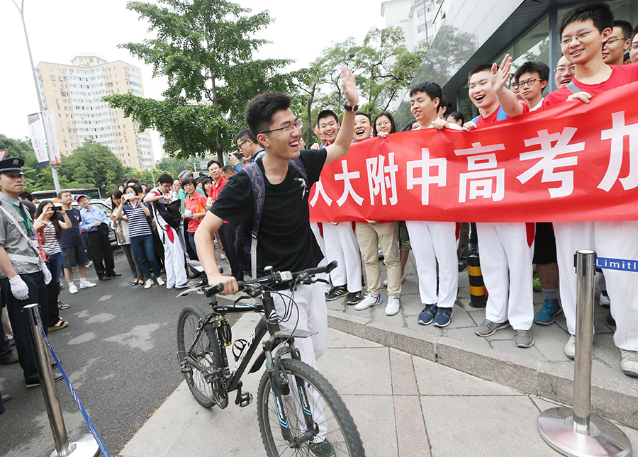 9 million students give the last shot as China's <EM>gaokao</EM> kicks off