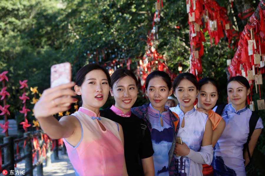 Models catwalk in <EM>qipao</EM> on famous mountain in Henan