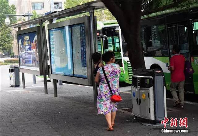 Chongqing turns trash cans into Wi-Fi hotspot