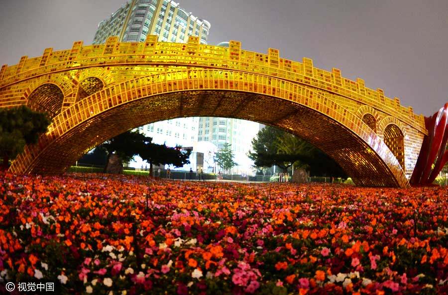 Tian'anmen Square decorated as National Day holiday approaches