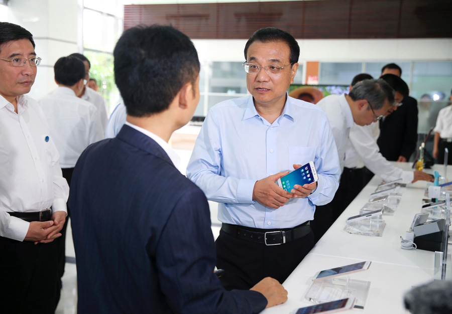 Premier Li visits companies in Dongguan