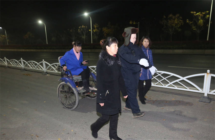 Cemetery in central China deploys creepy robot guard to escort female patrol guards at night