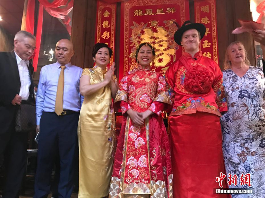 Couple uses 200-year-old Qing Dynasty home as backdrop for wedding