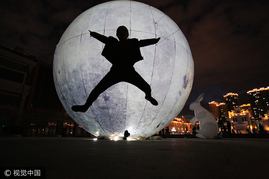 China enjoys festival views of moon