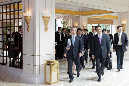 China, Japan, ROK FMs meet in Shanghai