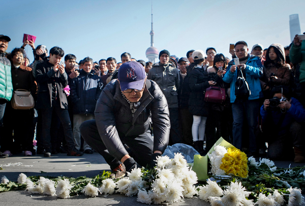 Crowds mourn stampede victims